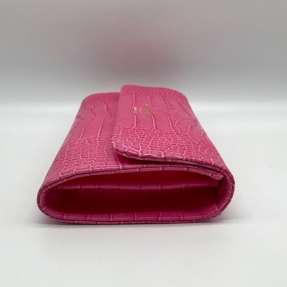 Persaman Pink Croc Embossed Leather Priscilla Crossbody Clutch - Picture 4 of 11